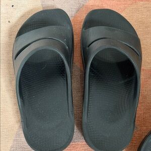 OOFOS Black Textured Sole